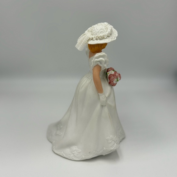 Vintage Avon Summer Bride Hand Painted Fine Porcelain Figurine 6" Tall - Picture 3 of 8